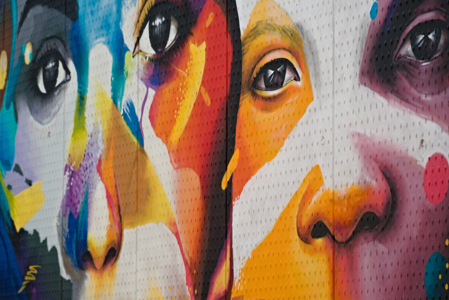 Colorful faces, CC BY 2.0; by Flickr  © conceptphoto.info 