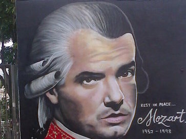 via Wikimedia Commons, CC BY SA 4.0,  © Kettenbrücke, U-Bahn Kettenbrückengasse_Falco 