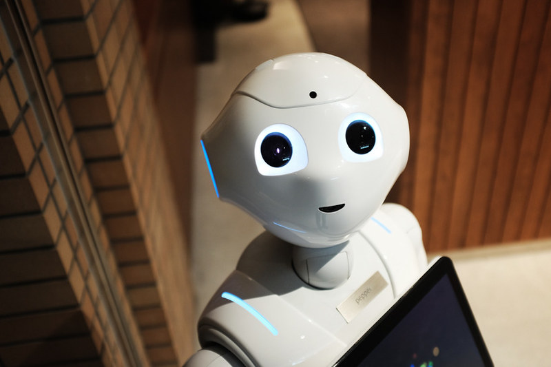 Humaniod robot (pepper), CC BY-SA 2.0, by Flickr  © Joy Siloko 