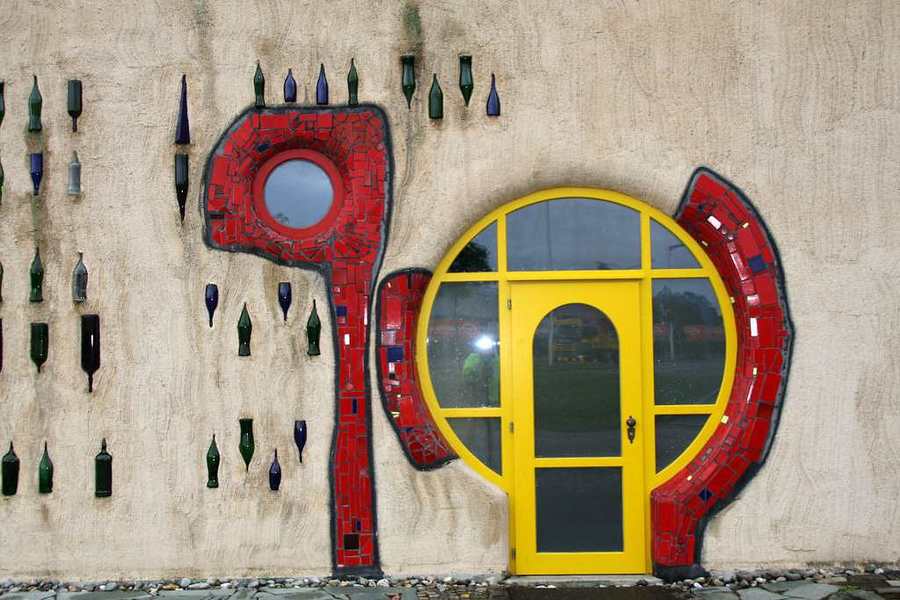 Hundertwasser, CC BY 2.0, by Flickr  © Peter Visser 